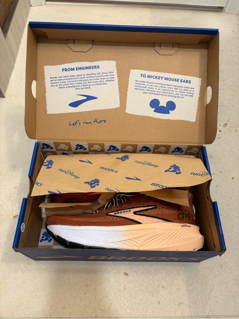 Brooks x runDisney Women's Ghost 17 Chip 'n Dale - Picture 5 of 6